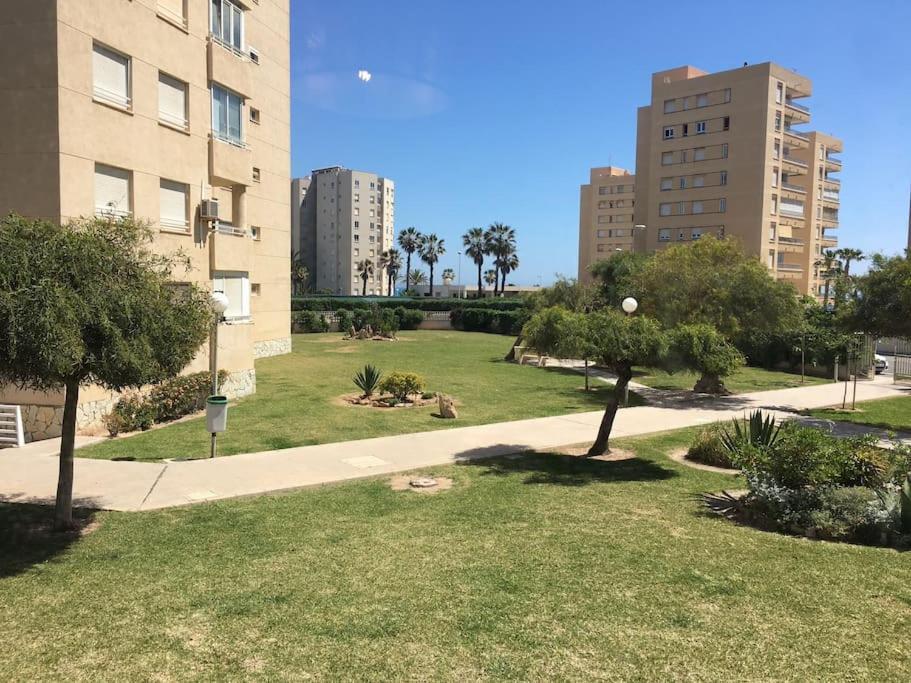 Apartamento Segunda Linea De Playa Con Piscina Ел Алтет Екстериор снимка